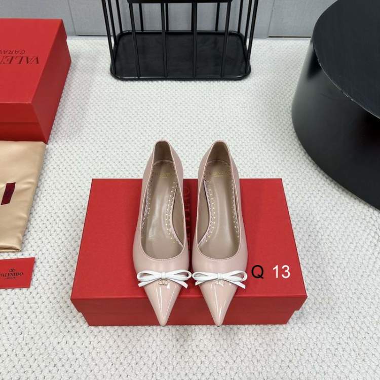 Picture of Valentino Shoes _SKUValentinosz35-405CMYM030620180